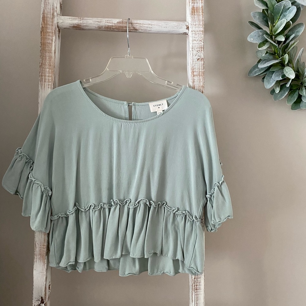 2/$20 Cropped Boutique Mint Top